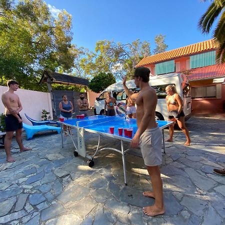 Ostello Dolphins Backpackers Sunshine Beach Esterno foto