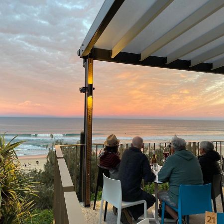 Ostello Dolphins Backpackers Sunshine Beach Esterno foto