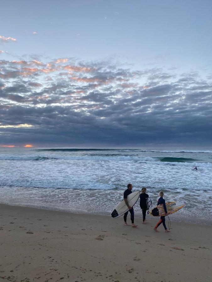 Ostello Dolphins Backpackers Sunshine Beach Esterno foto