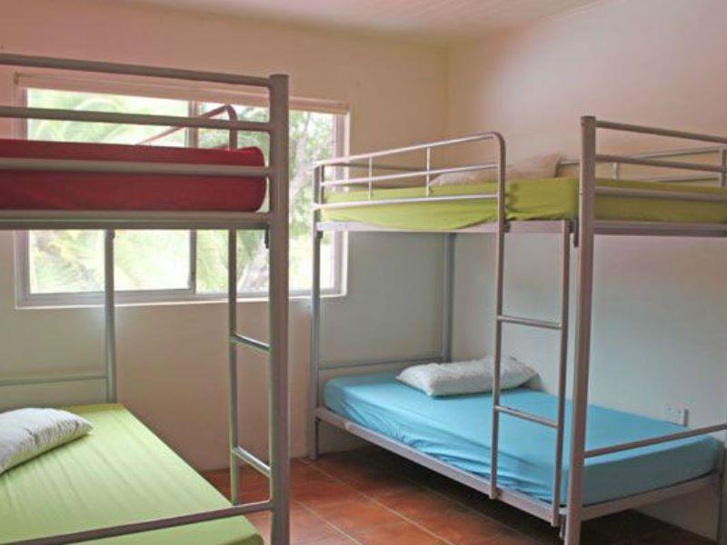 Ostello Dolphins Backpackers Sunshine Beach Esterno foto